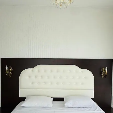 у моря Chester Hotel