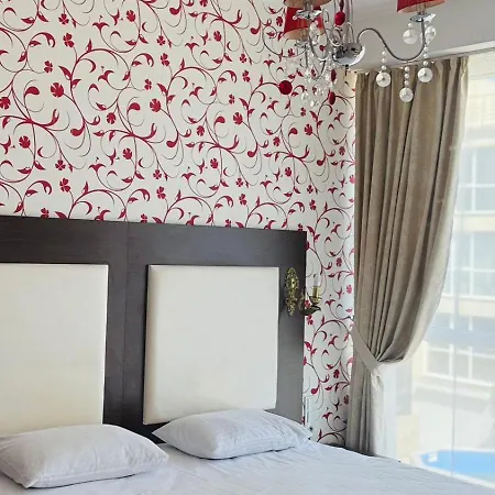 у моря Chester Hotel